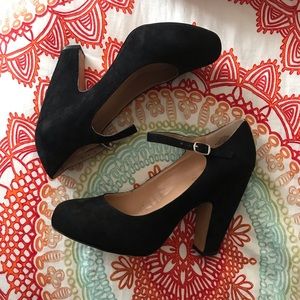 Crown Vintage Mary Jane “Tess” Heels
